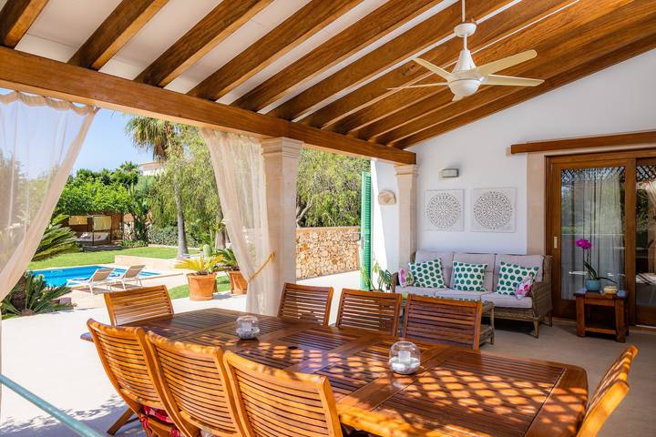 Villa 'Rico' avec vue sur les montagnes, piscine et Wi-Fi. in Portocolom, Felanitx
