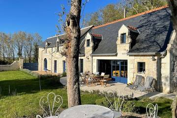 Gîte pour 9 personnes, avec jardin et terrasse à Huismes