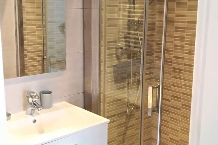 Gîte pour 2 personnes, avec jardin à Carros - 2