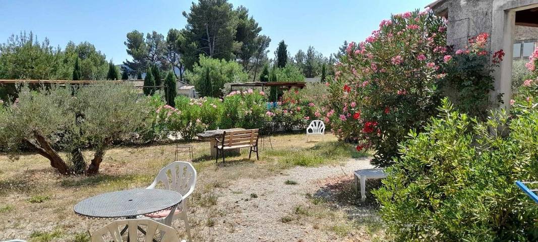 Appartement de vacances pour 2 personnes, avec Terrasse et Jardin ainsi que Piscine et Vue à Saint-Rémy-de-Provence - 3