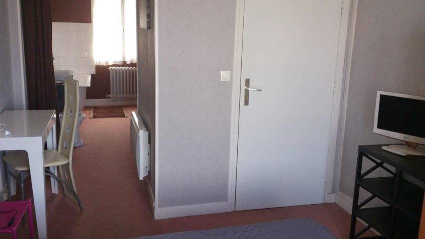 Hôtel pour 6 personnes, avec terrasse, animaux acceptés dans Vire Normandie - 4