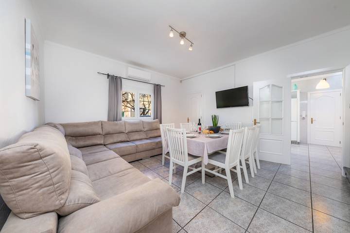 Ferienhaus für 8 Personen, mit Balkon