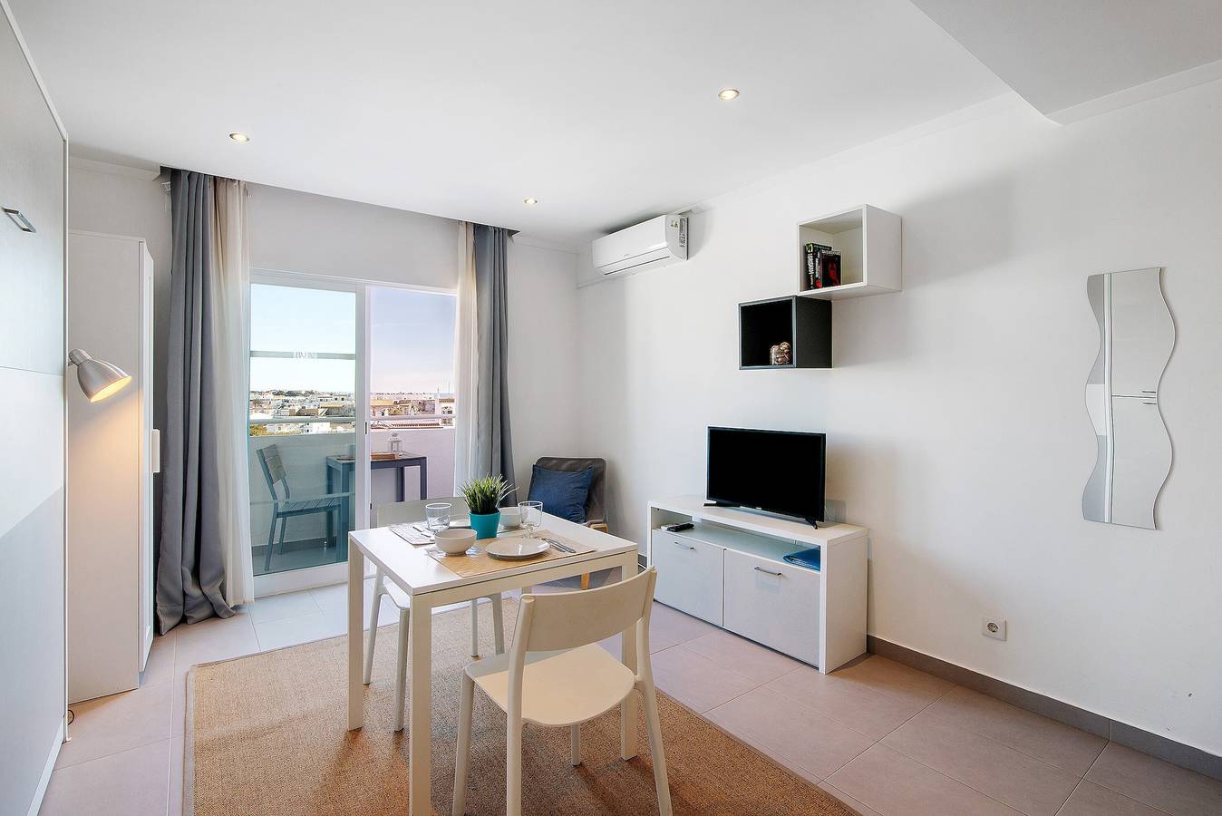 Gehele studio, Studio Appartement 'Estúdio Moderno' met Uitzicht op Zee, Wifi en Airconditioning in Albufeira, Faro District