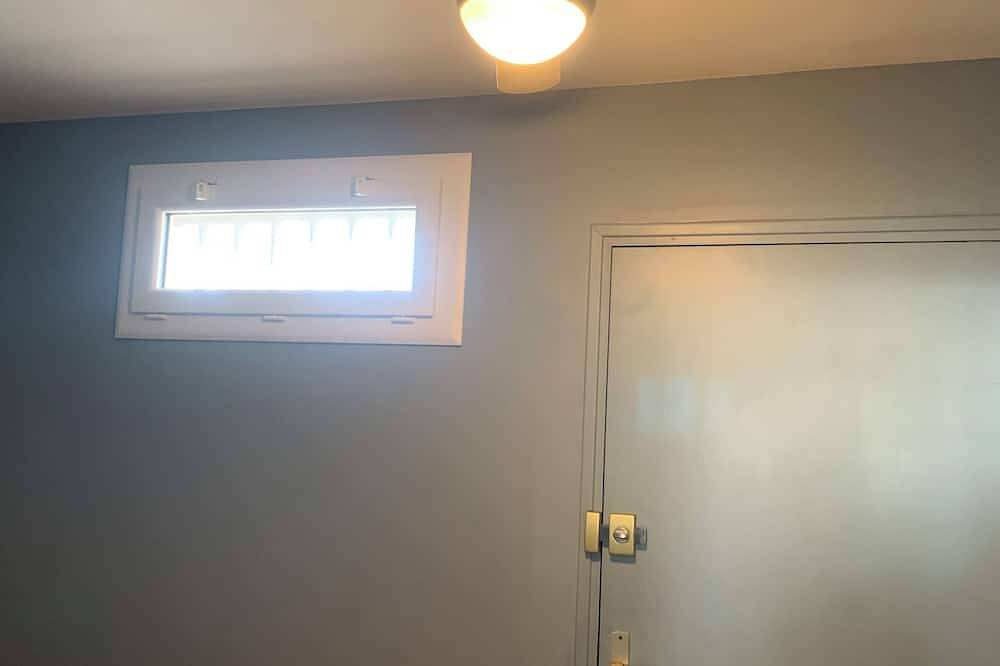 Entire apartment, Completely renovated apartment. Front row sea view in La Grande-Motte, Mediterranean Coast (France)