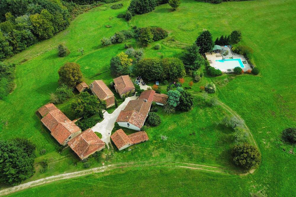 Hameau exclusif et piscine Xxl in Vergt, Périgord Blanc