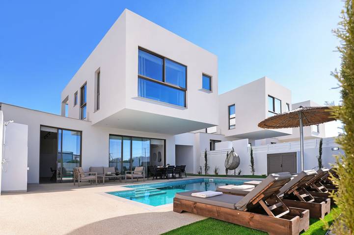 Chalet para 6 personas, con jardín además de piscina y balcón - 1