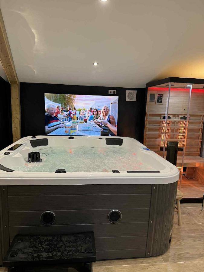 Location de vacances pour 2 personnes, avec Jacuzzi ainsi que Terrasse et Sauna dans Mecquignies