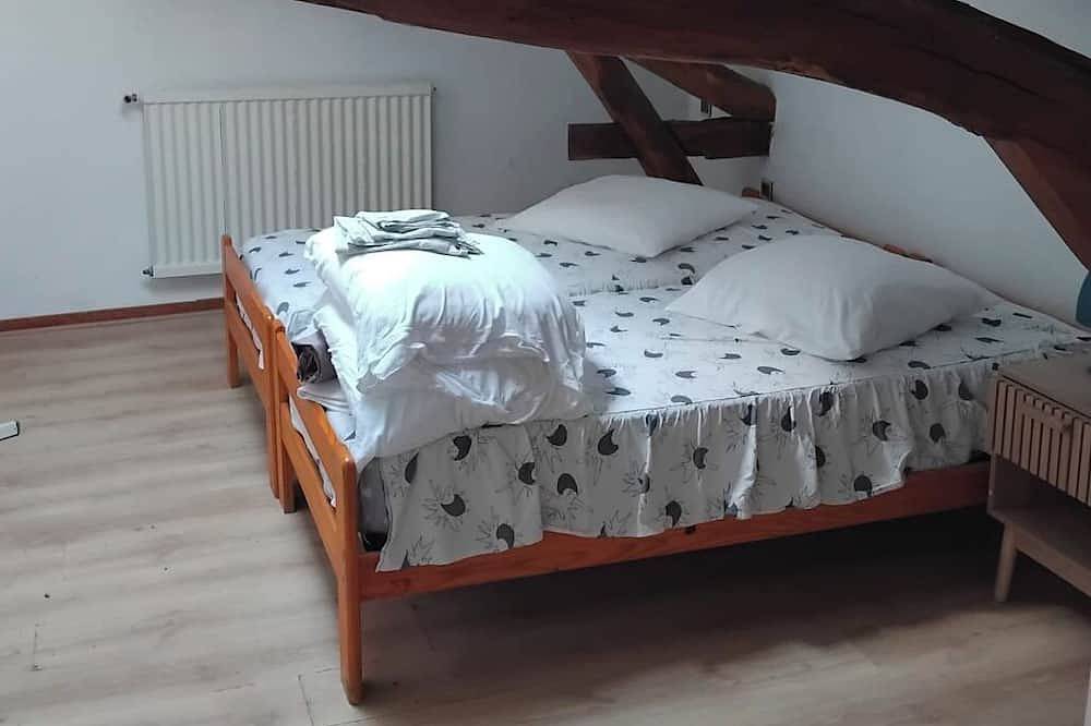 Maison de campagne, à 5 minutes de Larressingle, pour 4/6 personnes avec piscine in Beaumont (Gers), Gers