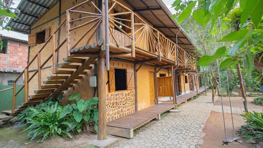 Casas e apartamentos de temporada para 4 pessoas, com jardim e balcão em Picinguaba