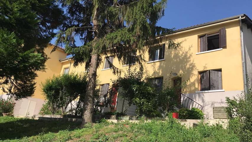 Gîte pour 4 personnes, avec jardin à Saint-Symphorien-d'Ozon