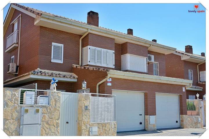 Casa de vacaciones para 8 personas, con terraza además de piscina y jardín en Guadalix de la Sierra