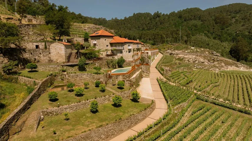 Hotel for 2 people, with garden and pool as well as view and terrace, with pets - 1