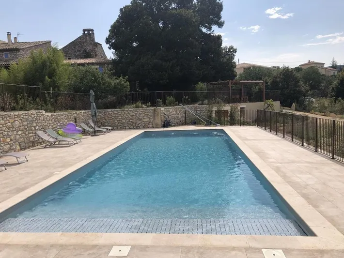 Alojamiento y desayuno para 2 personas, con vistas además de piscina y jardín - 1