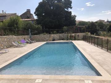 Chambre d’hôte pour 2 personnes, avec jardin ainsi que vue et piscine à Lagorce