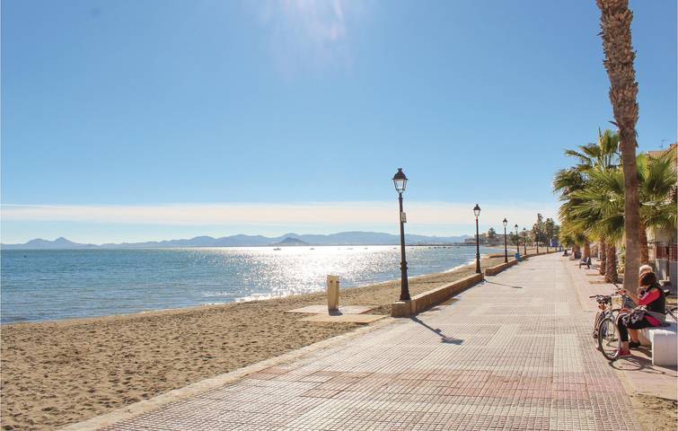 Entire holiday apartment, Beachfront Apartment with AC & Terrace in Los Alcázares, Costa Cálida
