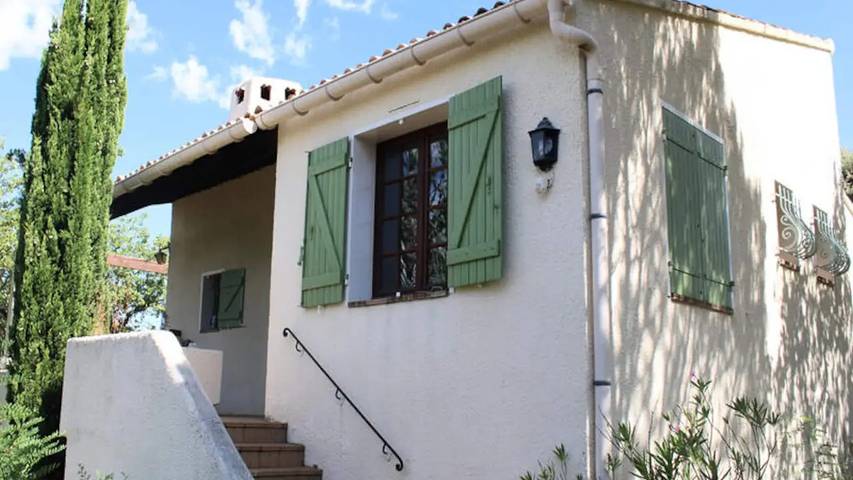 Gîte pour 5 personnes, avec Balcon et Terrasse ainsi que Jardin et Piscine à Mollans-sur-Ouvèze