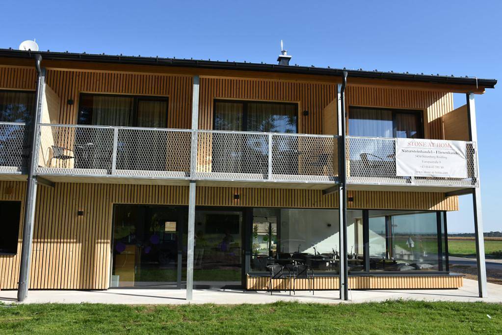 Gästehaus & Hofladen Familie Öllerer - Einzelzimmer mit Boxspringbett und Balkon in Sitzenberg-Reidling, Mostviertel Region