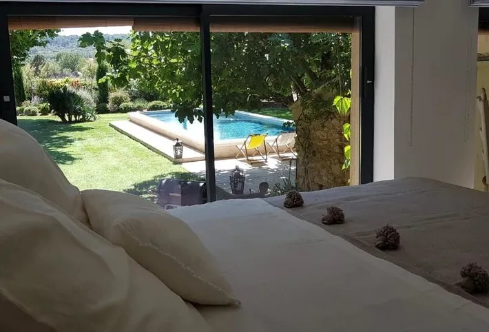 Alojamiento y desayuno para 2 personas, con vistas además de jardín y piscina - 1