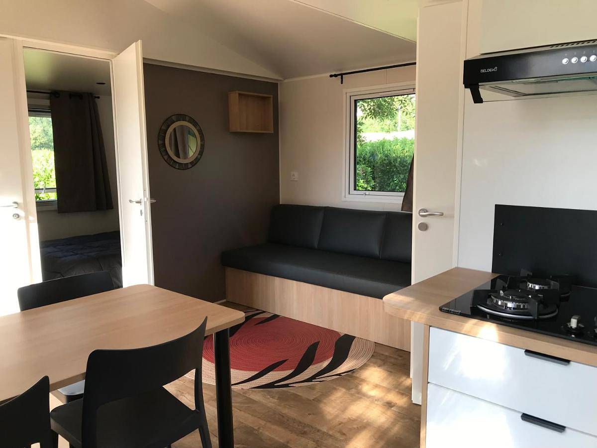 Mobile Home in Saint-Julien-de-Lampon, Quercy