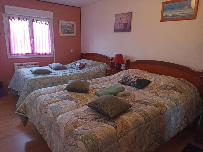 Chambre d’hôte pour 3 personnes, avec terrasse et vue, animaux acceptés à Bédée