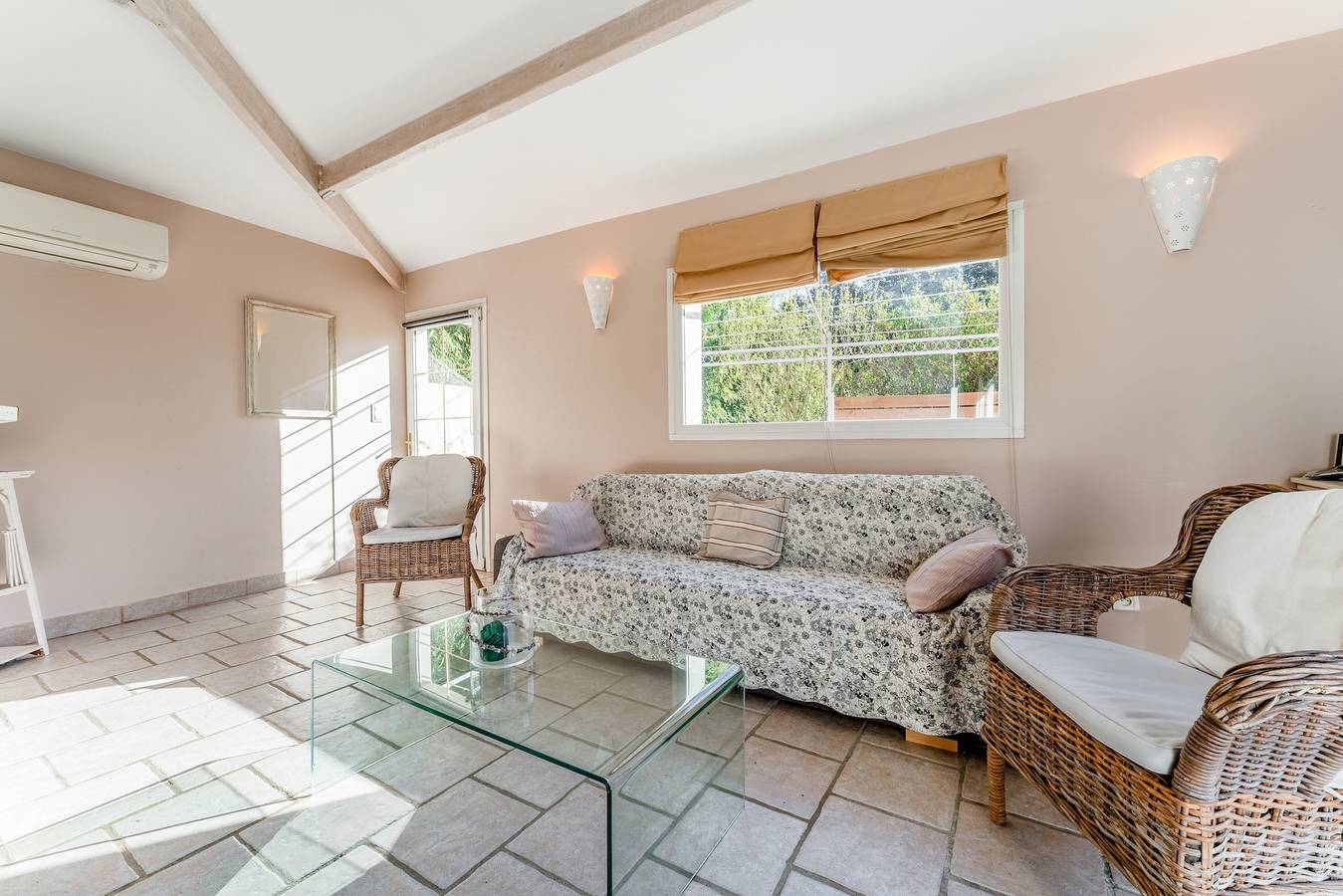 Casa de vacaciones 'Gîtes Le Clos Olives en Provenza' con vistas a la montaña, Wi-Fi y aire acondicionado in Comps, Region de Nimes