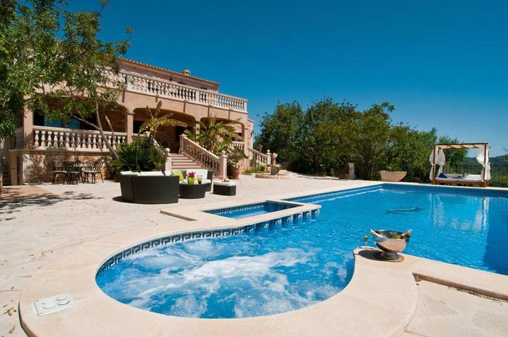 Finca für 12 Personen, mit Balkon und Whirlpool sowie Terrasse und Garten in S'Alqueria Blanca