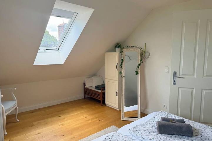 Ganze Wohnung, Sonnige + gemütliche Dg-Wohnung mit Balkon und Parkplatz in Kiel-Kronshagen in Kronshagen, Rendsburg-Eckernförde