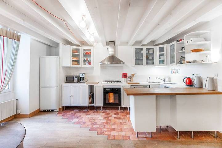 Location de vacances pour 6 personnes, avec Jacuzzi à Conflans-Sainte-Honorine