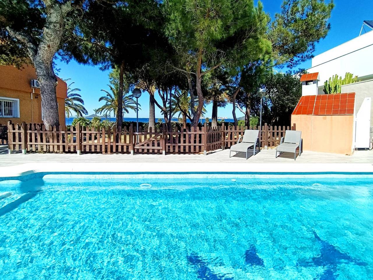 Apartment 'Villa mit Pool und Grill La Manga' mit Meerblick, Wlan und Klimaanlage in Playa de Mar de Cristal (Cartagena), Cartagena