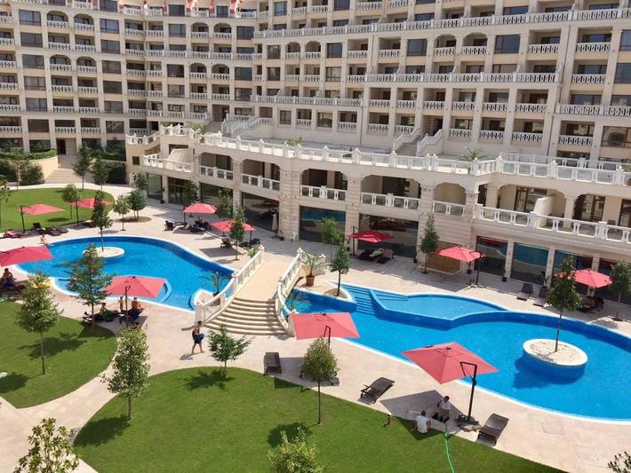 Appartement de vacances pour 6 personnes, avec vue ainsi que piscine et jardin