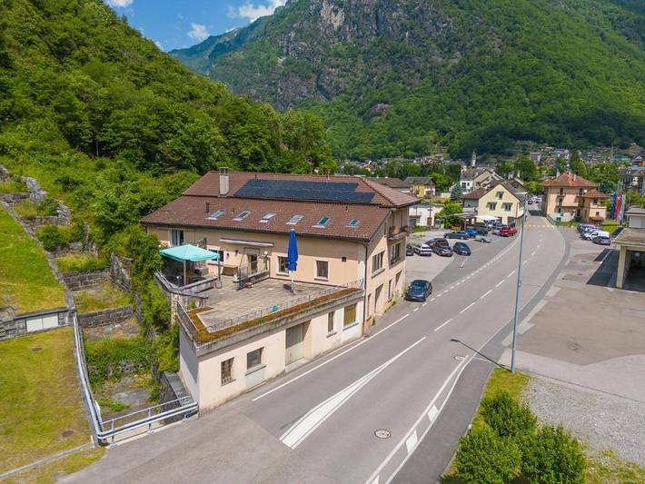 Ferienhaus für 6 Personen, mit Balkon und Terrasse sowie Ausblick in Cevio