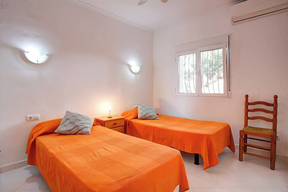 Villa Paloma, con piscina privada, terraza y porche con vistas al mar. in Orba, Costa Blanca