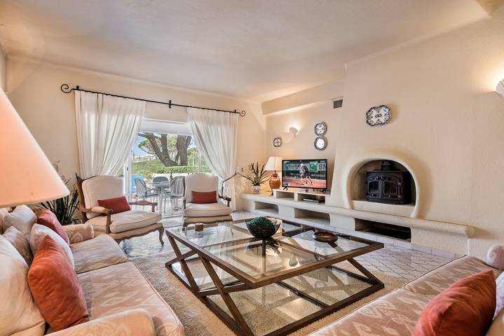 Villa 'Mng Elliott37' com piscina privada, Wi-Fi e ar condicionado in Vale do Lobo, Almancil