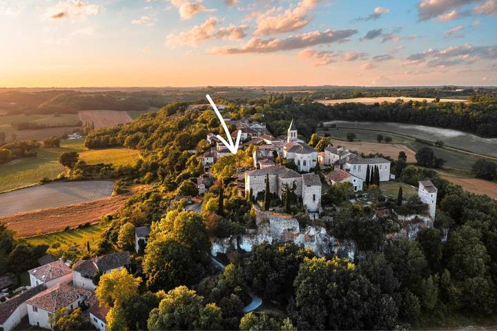 Location de vacances pour 2 personnes, avec vue ainsi que vue sur le lac et jardin à Flaugnac - 2