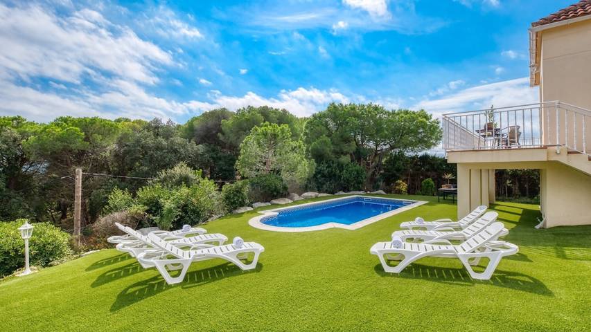Villa 'Costacabana - La Luna' con vistas al mar, piscina privada y Wi-Fi in Roca Grossa, Lloret de Mar