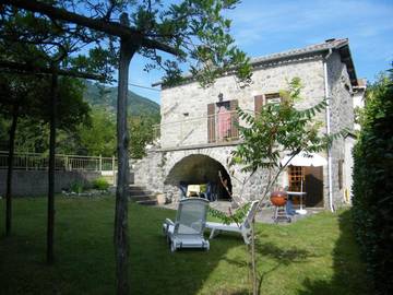 Gîte pour 4 personnes, avec jardin à La Souche