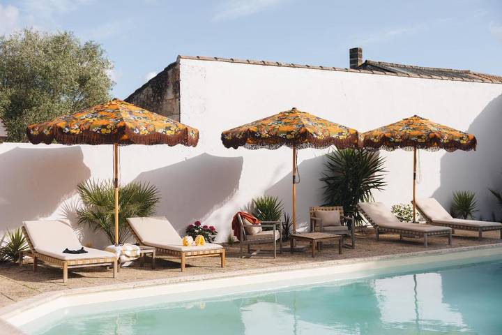 Villa pour 3 personnes, avec piscine ainsi que jardin et vue