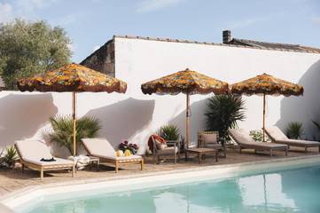 Cottage pour 3 personnes, avec jardin ainsi que vue et piscine à Saint-Seurin-de-Cadourne