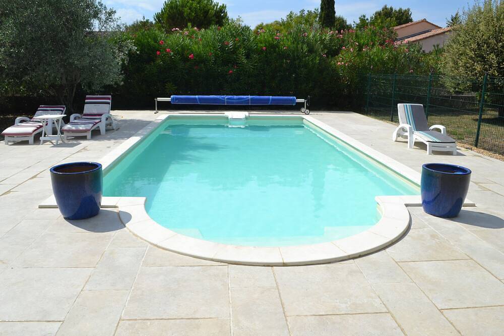 Entire apartment, Apartment with swimming pool in Roaix, Vaucluse