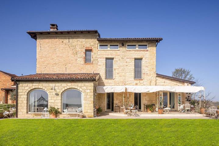 Casa vacanza per 4 persone, con panorama e giardino, con animali domestici a Vignale Monferrato