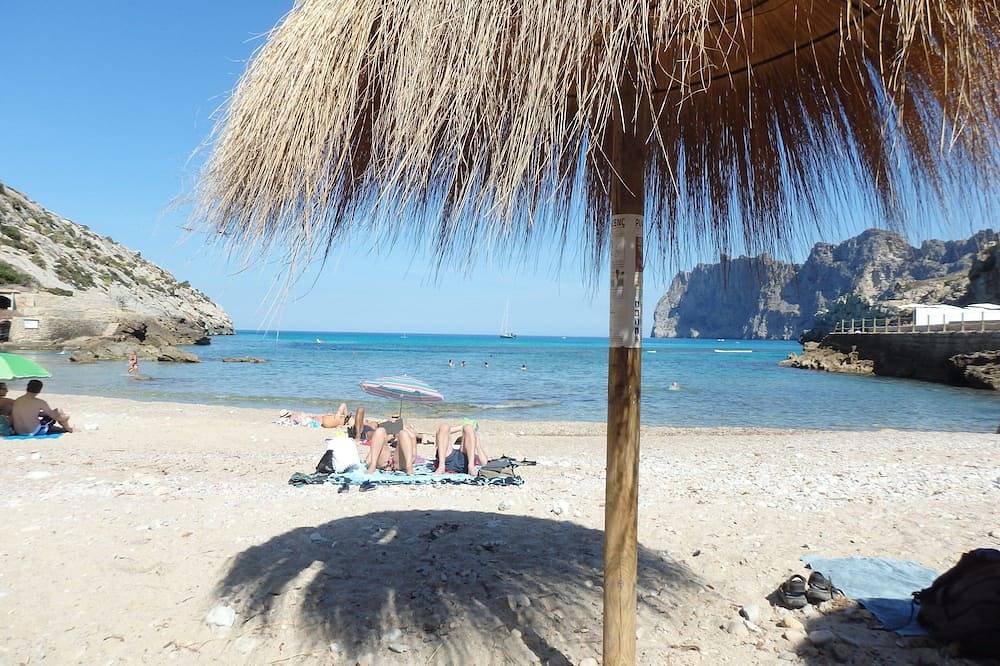 Ganze Wohnung, Apt. Nispero, A/C, Wifi, Gemeinschaftspool, Strand. 400 m, Fahrradraum in Cala Sant Vicenc, Pollença