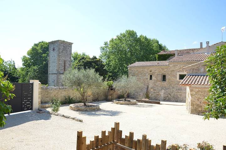 Gîte pour 6 personnes, avec jacuzzi et jardin à Saint-Jean-de-Ceyrargues
