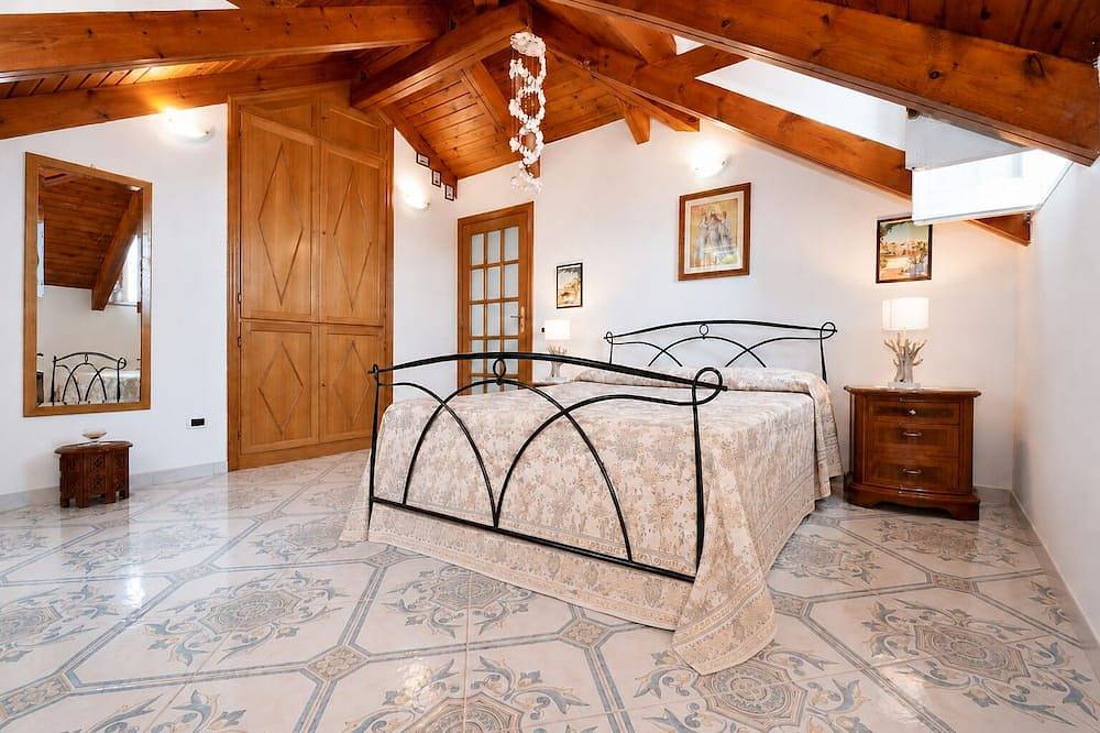 Cozy Attic in the Heart of the Pearl of the Amalfi Coast in Minori, Sorrento Coast