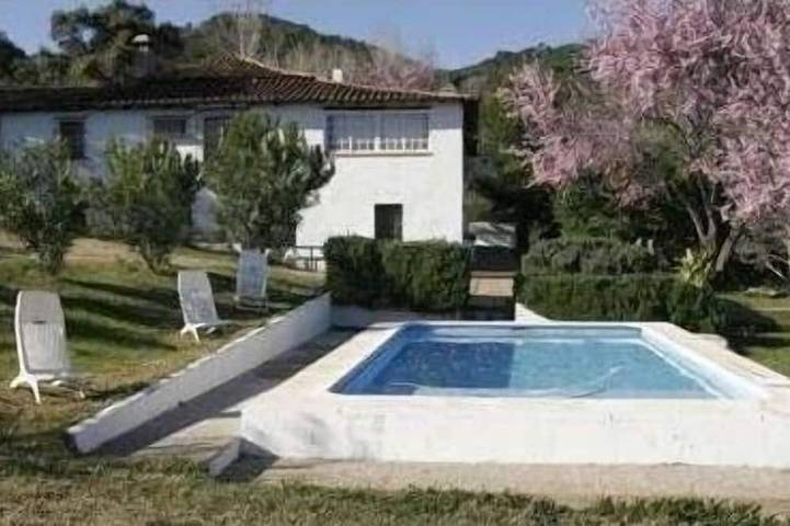 Gîte pour 3 personnes, avec jardin et piscine - 1
