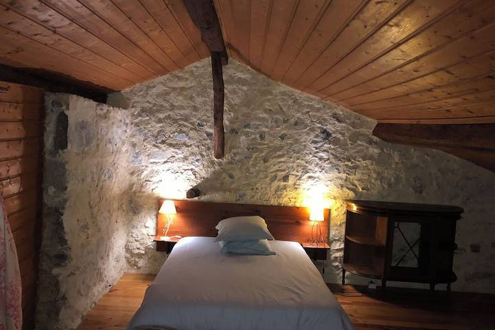 Location de vacances pour 12 personnes, avec jardin ainsi que sauna et balcon, animaux acceptés à Montjoie-en-Couserans - 2