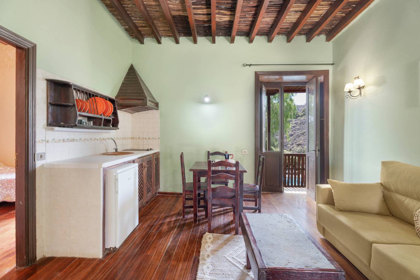 Apartamento entero, Apartamento de vacaciones 'Atarjea' con vistas al mar, piscina compartida y Wi-Fi in Granadilla de Abona, Tenerife Sur