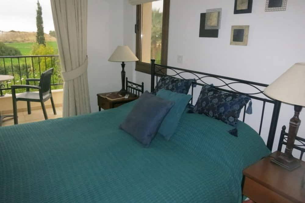 Luxusvilla mit privatem Pool, gepflegtem Garten und Meerblick in Πισσούρι, Südzypern