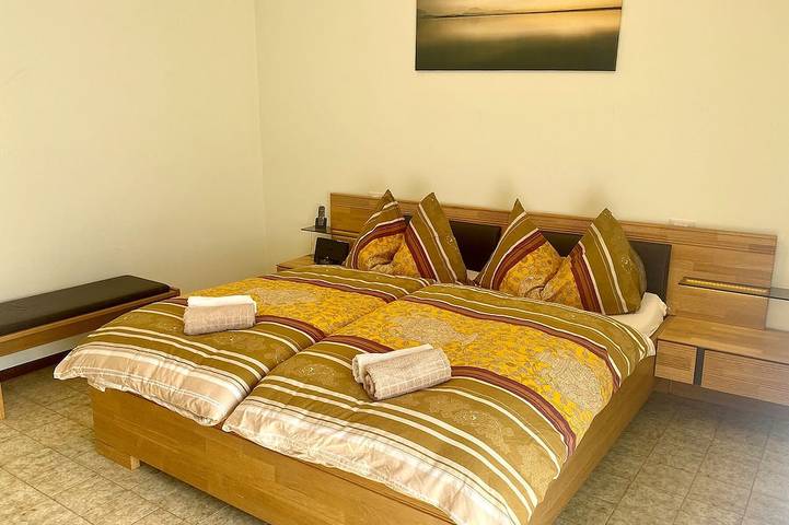Ganze Wohnung, Fewo Limone: Pool, Klimaanlage, Parkplatz mit Ladest. 22Kw, 250 Meter zum See in Maderno, Toscolano-Maderno