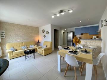 Gîte pour 4 personnes, avec sauna ainsi que jacuzzi et terrasse dans l' Aude