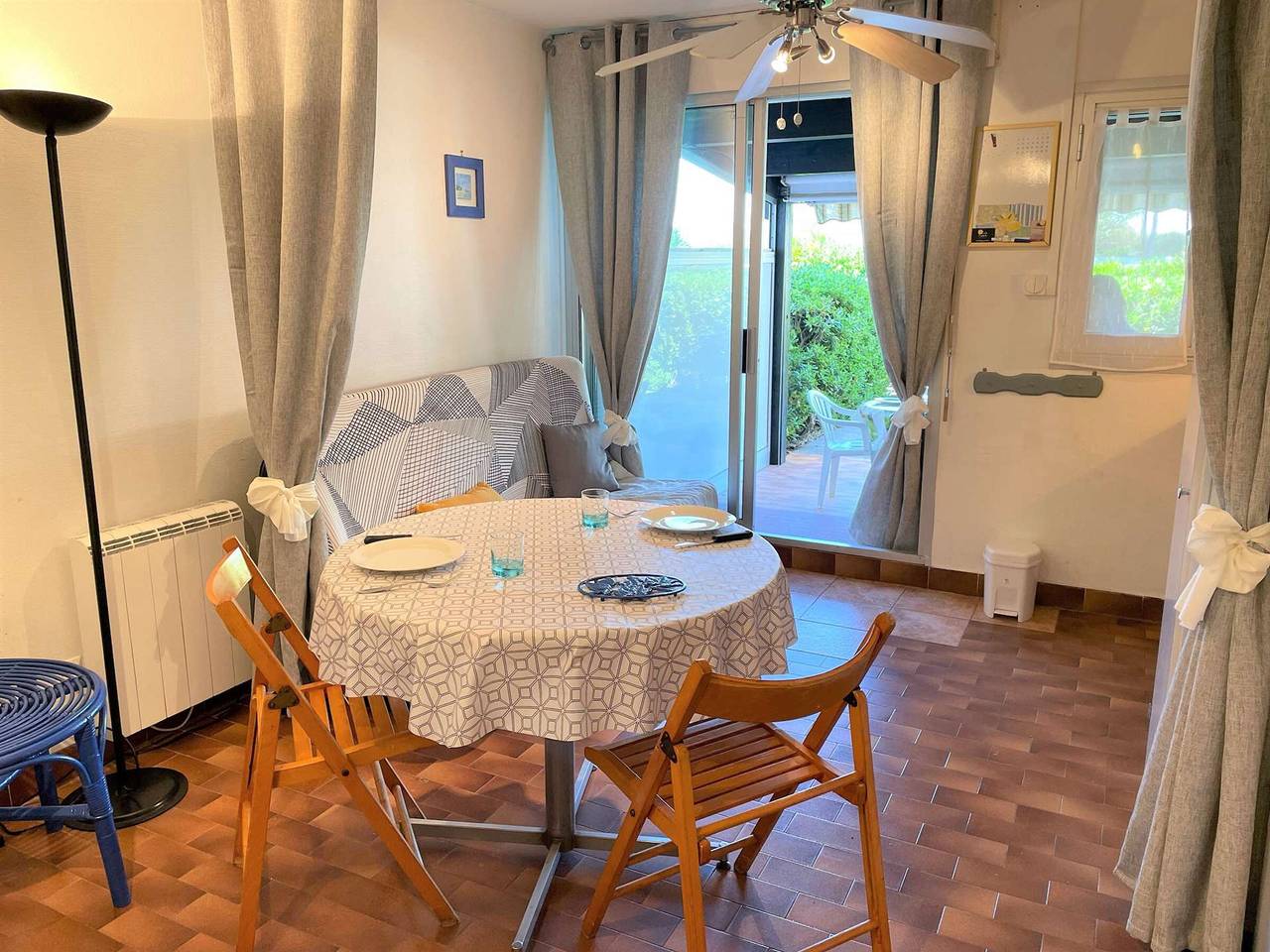 Ganze Wohnung, Studio für 4 Personen mit Pool, 600m vom Strand in Cap d'Agde, Parkplatz, Zentrale Lage in Cap d'Agde, Agde